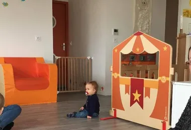 Atelier Montessori bilingue anglais avec du matériel pédagogique