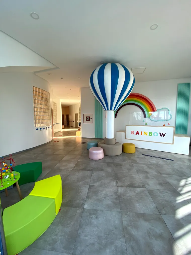 Entrée de la crèche Rainbow Childcare à Bouskoura
