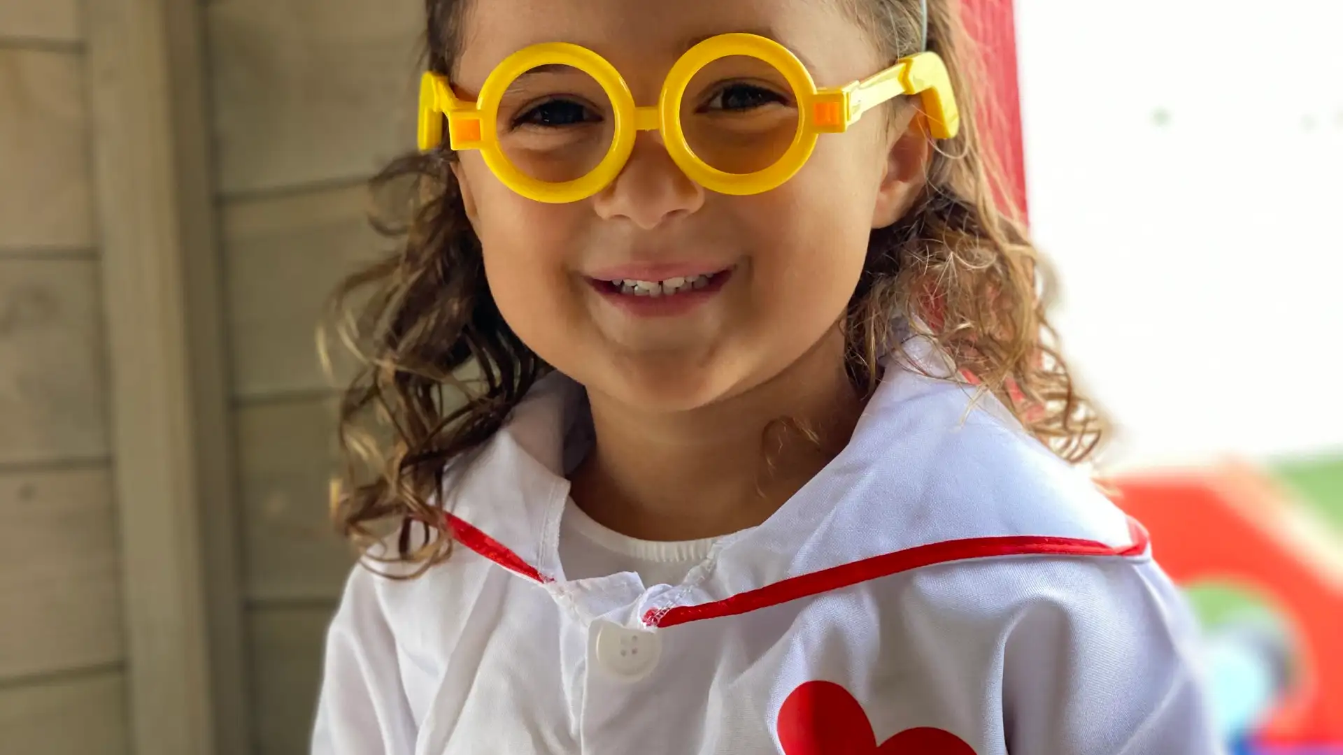 Enfants épanouis à la crèche inspirante Rainbow Childcare à Bouskoura