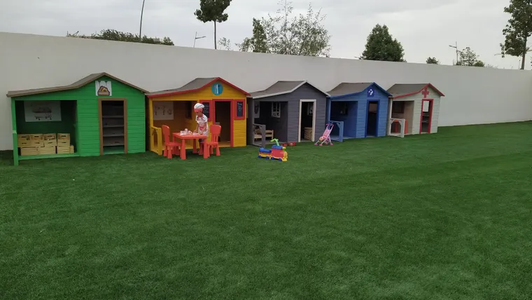 Enfants participant au summer camp de la crèche Rainbow